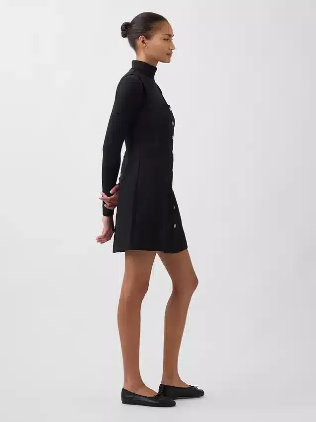 Minivestido con costuras y tejido elástico en dos direcciones
