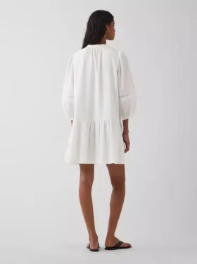 Minivestido de cintura baja con ribete de encaje