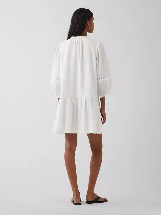 Minivestido de cintura baja con ribete de encaje
