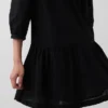 Minivestido de cintura baja con ribete de encaje