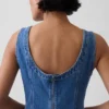 Minivestido vaquero con cuello barco y espalda abierta