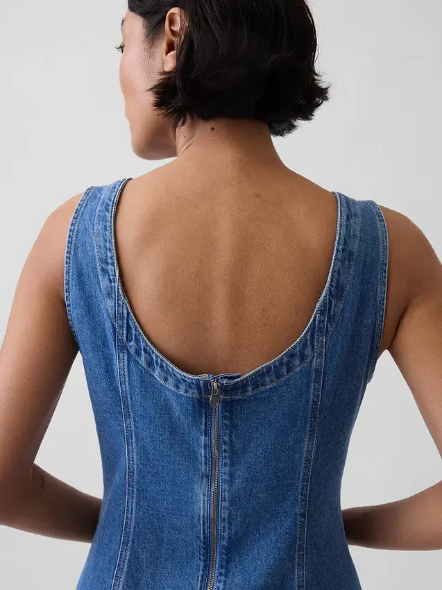 Minivestido vaquero con cuello barco y espalda abierta