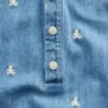 Mono corto de denim para bebé con el oso Brannan bordado
