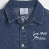 Mono corto de vaquero para bebé con el Gap Logo