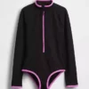Mono de una pieza con protección solar para niños
