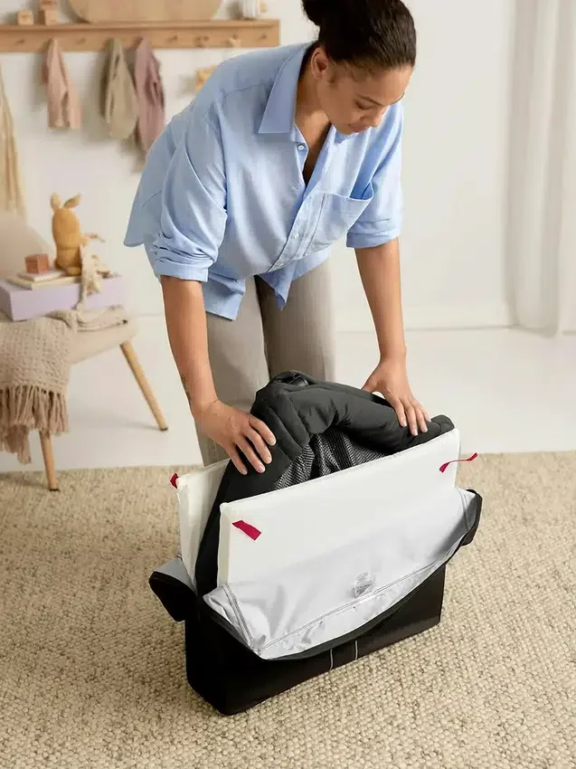 Pack de cuna de viaje Babybjorn Light y sábana bajera
