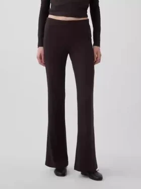 Pantalones acampanados modernos de canalé ancho