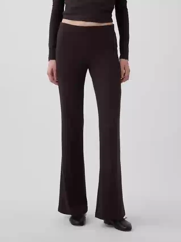 Pantalones acampanados modernos de canalé ancho