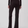 Pantalones acampanados modernos de canalé ancho