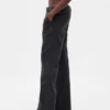 Pantalones caqui acampanados de talle bajo y corte holgado