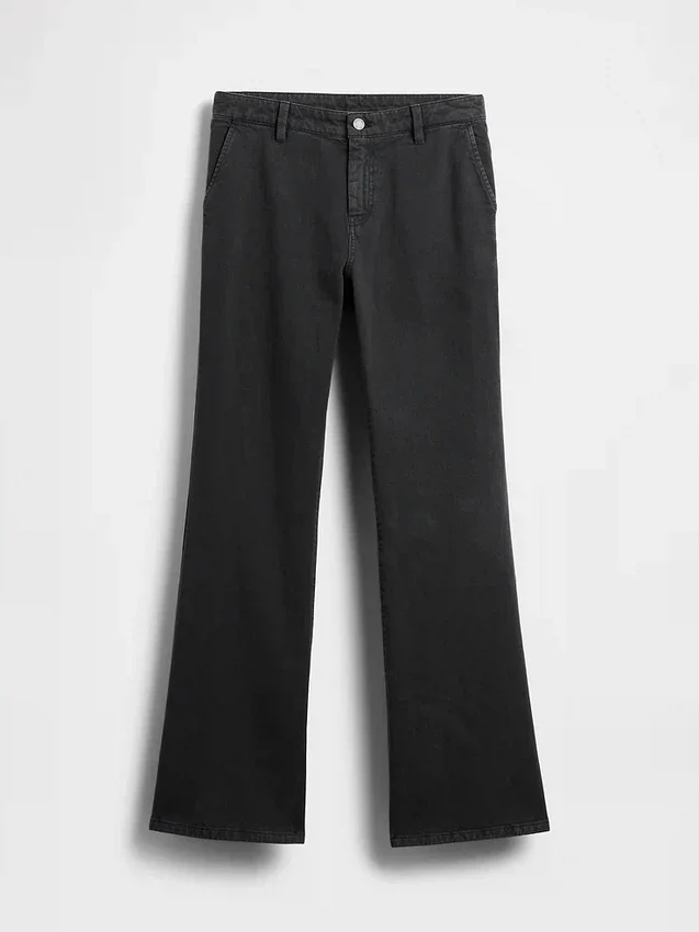 Pantalones caqui acampanados de talle bajo y corte holgado