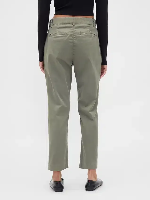 Pantalones caqui de talle medio