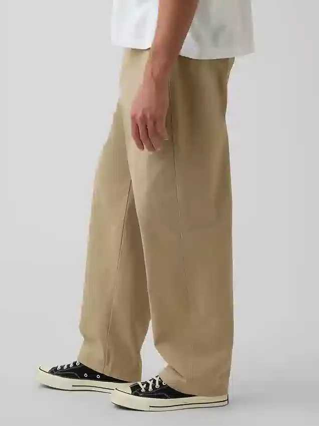 Pantalones caqui holgados de estilo moderno