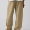 Pantalones caqui holgados de estilo moderno
