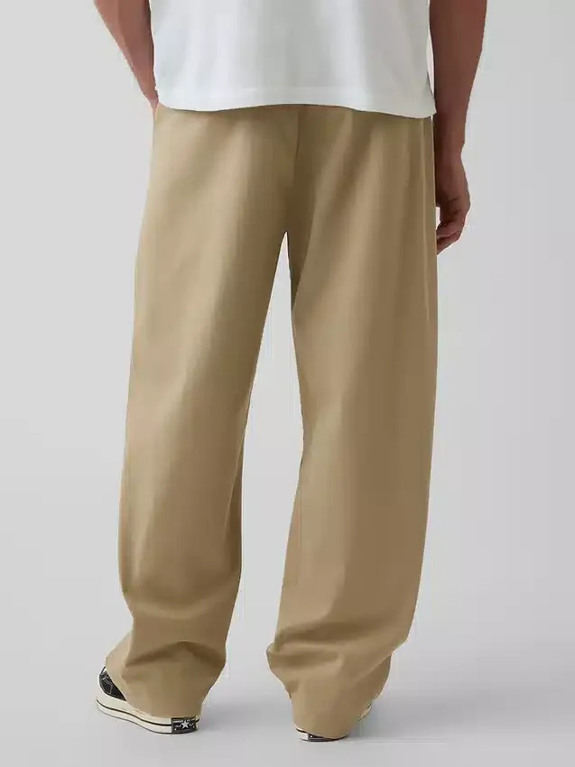 Pantalones caqui holgados de estilo moderno