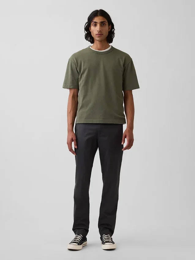 Pantalones caqui modernos de corte ajustado
