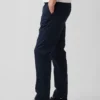 Pantalones caqui modernos de corte ajustado