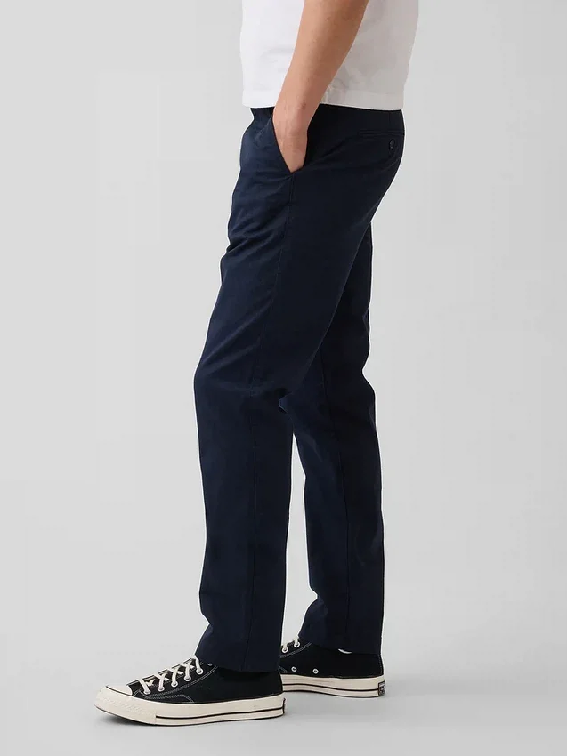Pantalones caqui modernos de corte ajustado