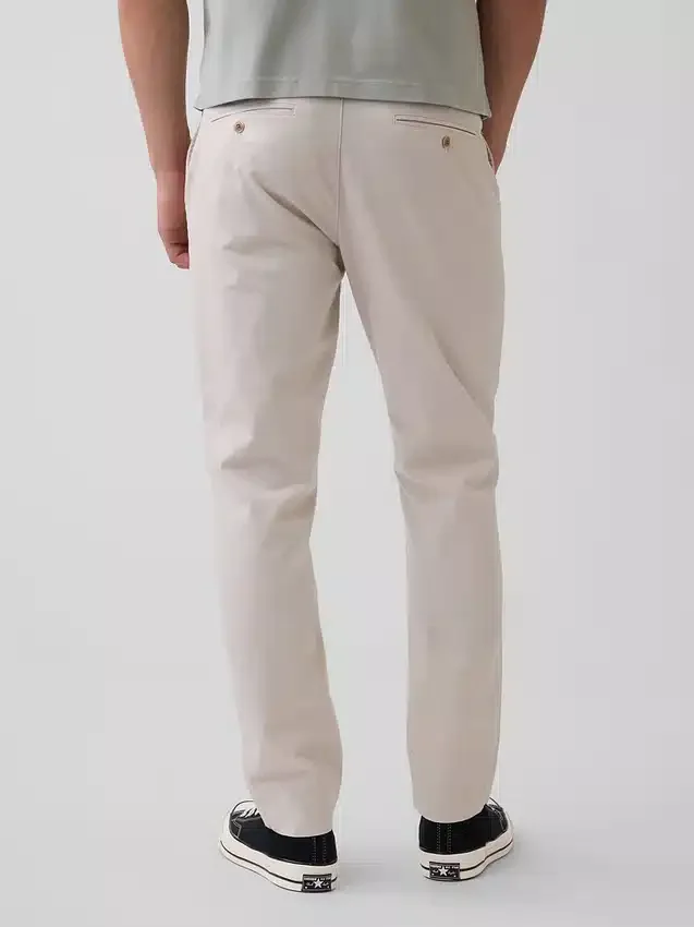 Pantalones caqui modernos de corte ajustado