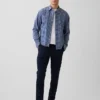 Pantalones caqui modernos de corte ajustado