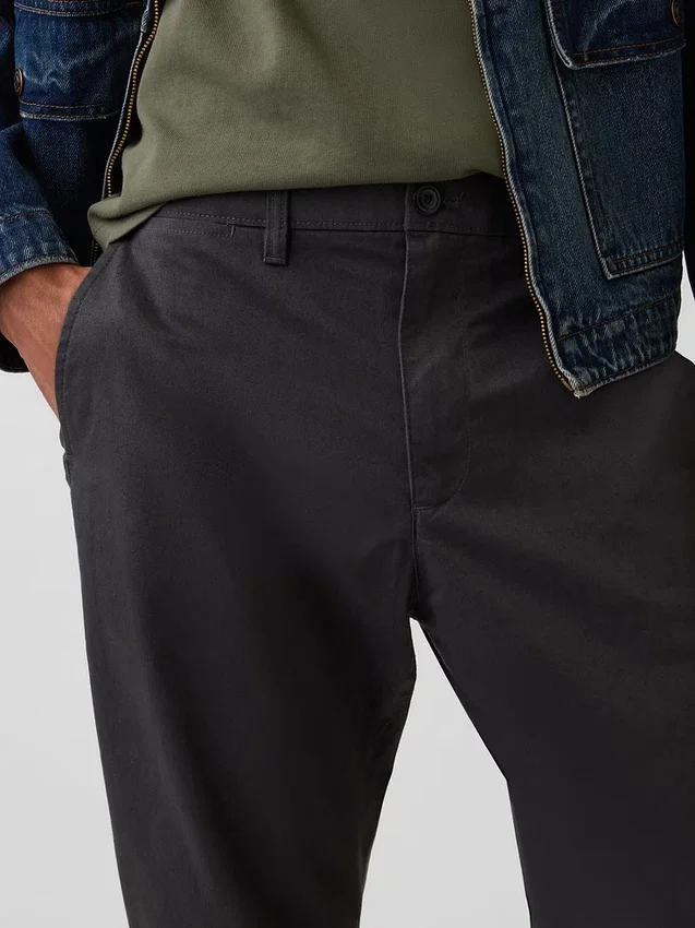 Pantalones caqui modernos de corte ajustado