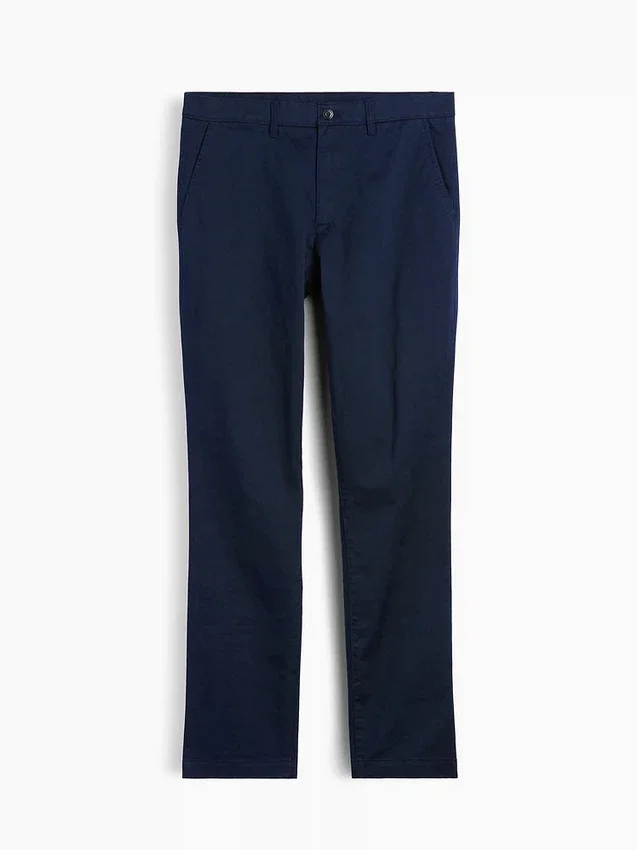 Pantalones caqui modernos de corte ajustado