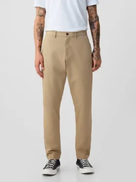 Pantalones caqui modernos de corte cónico