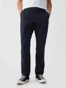 Pantalones caqui modernos de corte cónico