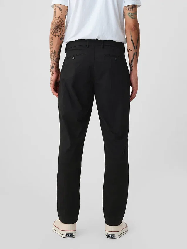 Pantalones caqui modernos de corte cónico