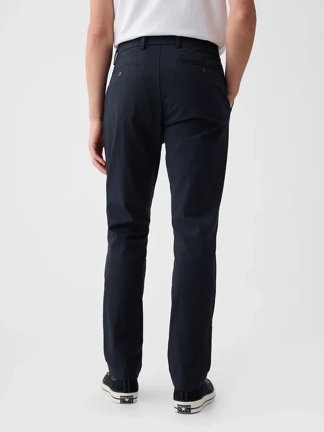 Pantalones caqui modernos de corte cónico