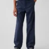 Pantalones caqui rectos y holgados de estilo «uniforme moderno» para niños