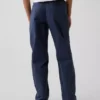 Pantalones caqui rectos y holgados de estilo «uniforme moderno» para niños