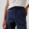 Pantalones caqui rectos y holgados de estilo «uniforme moderno» para niños