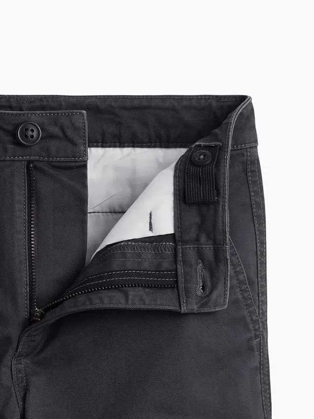 Pantalones caqui rectos y holgados de estilo «uniforme moderno» para niños