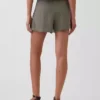 Pantalones cortos cómodos de gasa de algodón de talle medio (4")