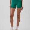 Pantalones cortos de ciclismo GapFit Smooth de 4"