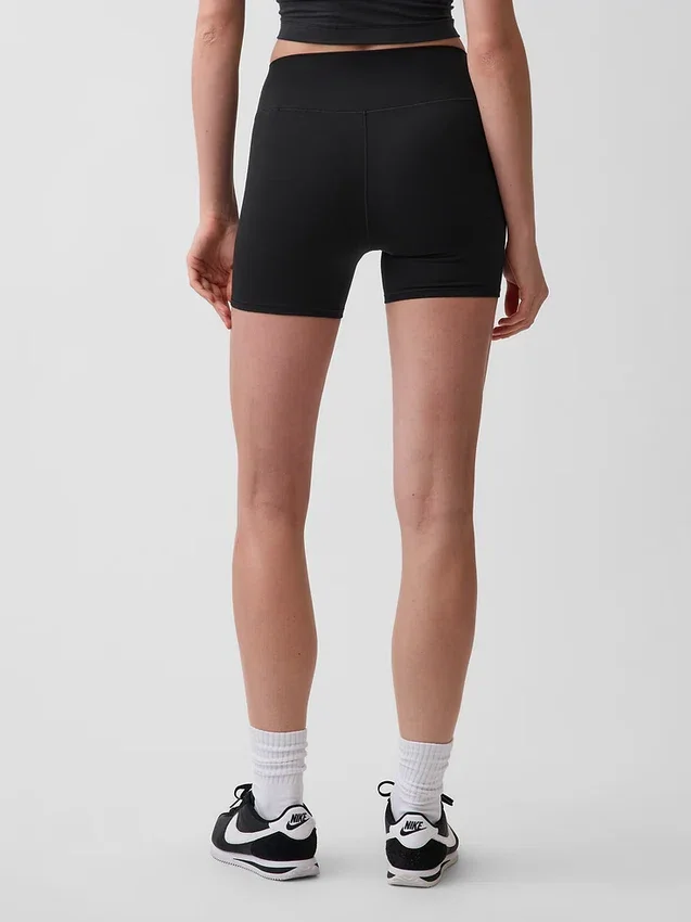 Pantalones cortos de ciclismo GapFit Smooth de 4"