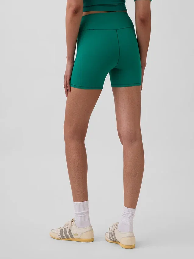 Pantalones cortos de ciclismo GapFit Smooth de 4"