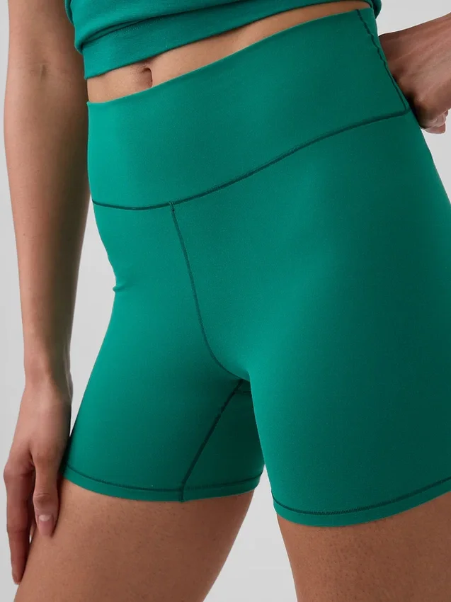 Pantalones cortos de ciclismo GapFit Smooth de 4"