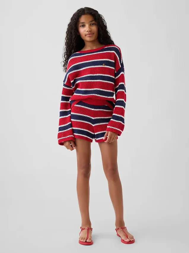 Pantalones cortos de ganchillo a rayas para niño