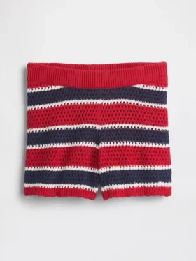 Pantalones cortos de ganchillo a rayas para niño