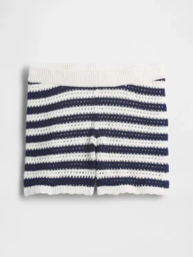 Pantalones cortos de ganchillo a rayas para niño