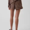 Pantalones cortos de popelín de algodón orgánico a rayas