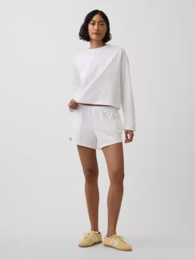 Pantalones cortos de punto con bajo en forma de delfín de 3"
