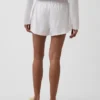 Pantalones cortos de punto con bajo en forma de delfín de 3"