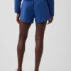 Pantalones cortos de punto con bajo en forma de delfín de 3"