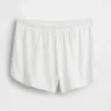 Pantalones cortos de punto con bajo en forma de delfín de 3"