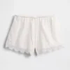 Pantalones cortos de talle medio de 4" con ribete de encaje y mezcla de lino