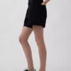Pantalones cortos de talle medio ultrasuaves y holgados con bajo recortado de 4"