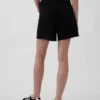 Pantalones cortos de talle medio ultrasuaves y holgados con bajo recortado de 4"